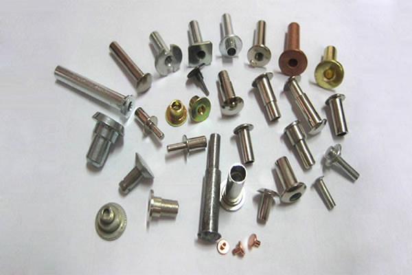  Alambre de acero para clavos 